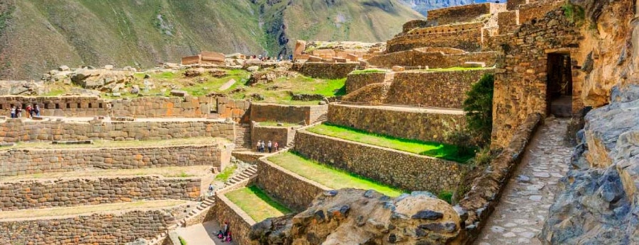 Reaching Machu Picchu from Ollantaytambo in the Sacred Valley of the Incas. RipioTurismo DMC for South America