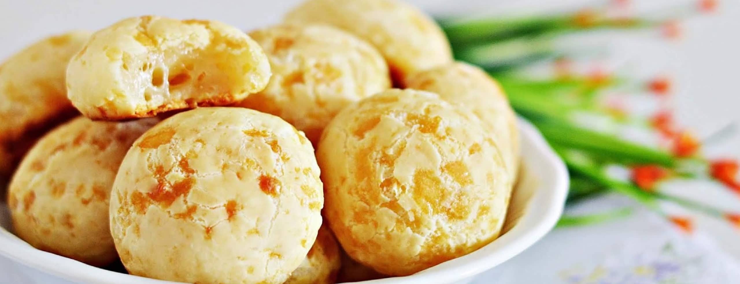 pao de queijo - Rio de Janeiro. What to eat? RipìoTurismo DMC for Brazil